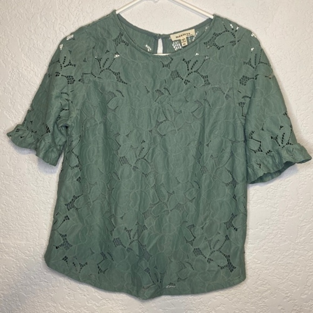 MONTEAU embroidered stuning floral lined 3/4 sleeve shirt med